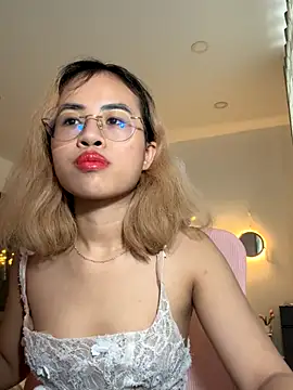 Snapshot of EllieYoon chatting on November 2025 05:20:01 AM EllieYoon online show from November 2025 05:20:01 AM