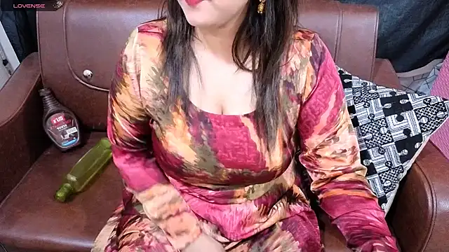 Sanvi-Queen online show from December 2025 09:14:01 AM