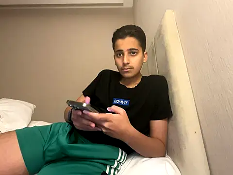 Snapshot of bemjmen chatting on October 2025 09:20:01 PM bemjmen online show from October 2025 09:20:01 PM