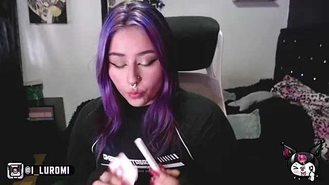 Iluromi online show from November 2025 06:17:01 PM