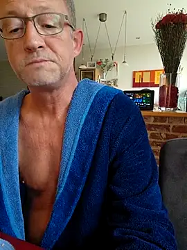 TommyTom76 online show from November 2025 07:43:02 AM