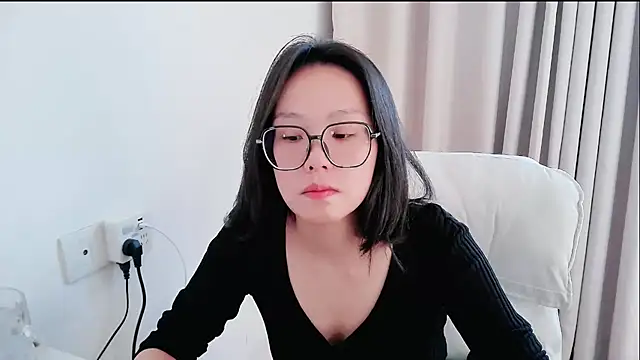 guai00 online show from November 2025 06:49:01 AM