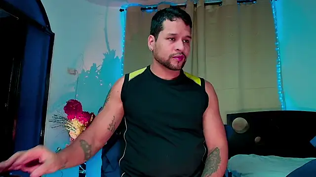 LucasGaeel online show from November 2025 11:57:02 PM