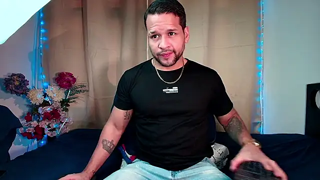 Snapshot of LucasGaeel chatting on February 2026 02:15:02 PM LucasGaeel online show from February 2026 02:15:02 PM