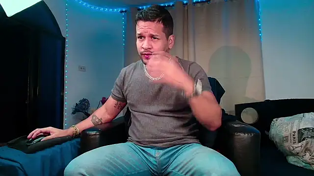 Snapshot of LucasGaeel chatting on February 2026 12:25:01 PM LucasGaeel online show from February 2026 12:25:01 PM