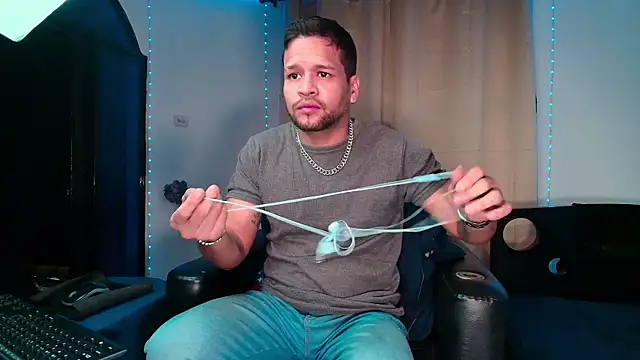 Snapshot of LucasGaeel chatting on February 2026 12:45:02 PM LucasGaeel online show from February 2026 12:45:02 PM