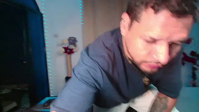 Snapshot of LucasGaeel chatting on February 2026 03:15:01 AM LucasGaeel online show from February 2026 03:15:01 AM