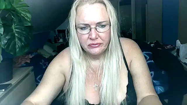 Sandy-Summer online show from October 2025 03:01:01 PM