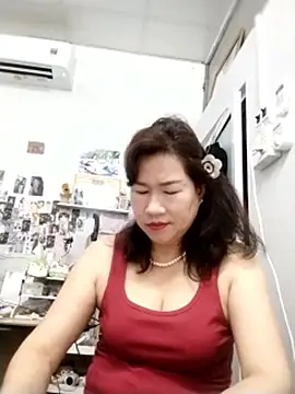 Snapshot of Tyty_xx chatting on October 2025 02:20:01 AM Tyty xx online show from October 2025 02:20:01 AM