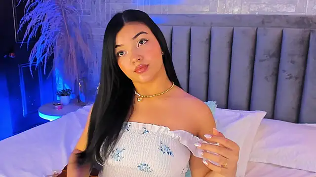 EmmaBlossom online show from November 2025 06:48:02 PM