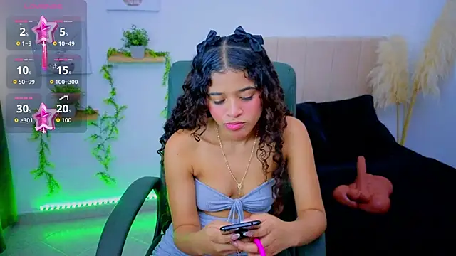 pequitasmedusa9 online show from November 2025 07:57:01 PM