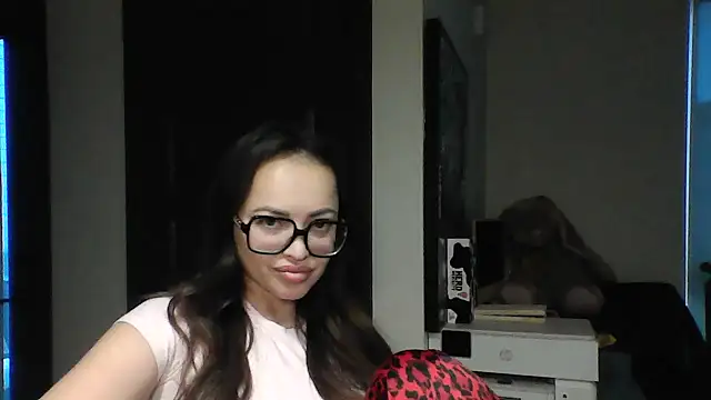 Snapshot of Elyrisse chatting on October 2025 11:54:02 PM Elyrisse online show from October 2025 11:54:02 PM