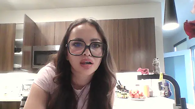 Snapshot of Elyrisse chatting on October 2025 11:09:02 PM Elyrisse online show from October 2025 11:09:02 PM