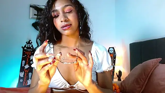 Snapshot of SashaBowei chatting on October 2025 02:03:02 AM SashaBowei online show from October 2025 02:03:02 AM