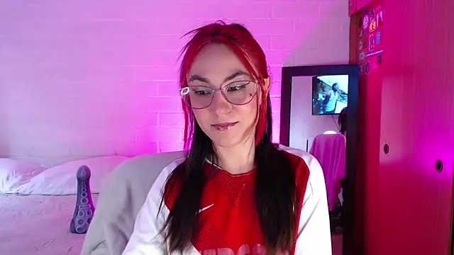 Amy66 online show from December 2025 05:18:02 PM