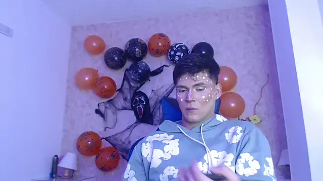 Aaron Foxxx online show from November 2025 07:16:01 PM