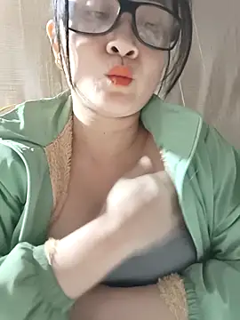 Paul-paul11 online show from November 2025 01:32:02 PM