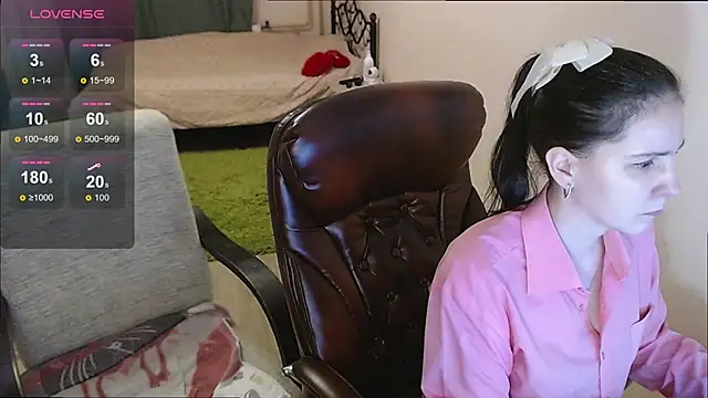 Irwi Tomboy online show from November 2025 09:00:02 PM