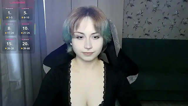 Snapshot of LeisaHopperstad chatting on May 2026 12:23:02 PM LeisaHopperstad online show from May 2026 12:23:02 PM