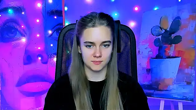 JuneWoods online show from December 2025 06:30:02 AM