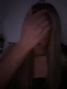 Snapshot of blondeeee chatting on February 2026 04:49:02 PM blondeeee online show from February 2026 04:49:02 PM