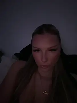 Snapshot of blondeeee chatting on February 2026 06:06:02 PM blondeeee online show from February 2026 06:06:02 PM