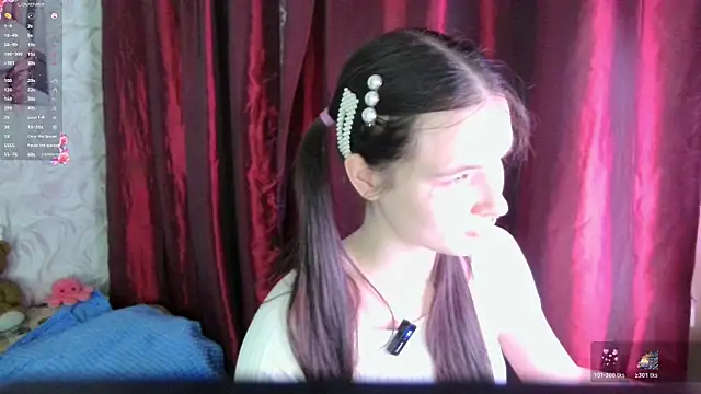 Snapshot of LolaVibe chatting on November 2025 06:29:01 PM LolaVibe online show from November 2025 06:29:01 PM