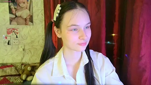 Snapshot of LolaVibe chatting on November 2025 07:13:02 PM LolaVibe online show from November 2025 07:13:02 PM