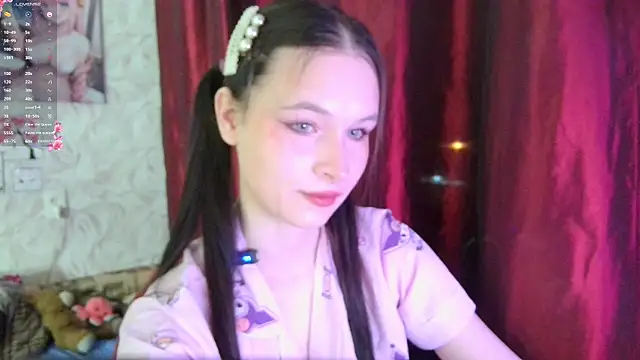 Snapshot of LolaVibe chatting on November 2025 07:02:02 PM LolaVibe online show from November 2025 07:02:02 PM