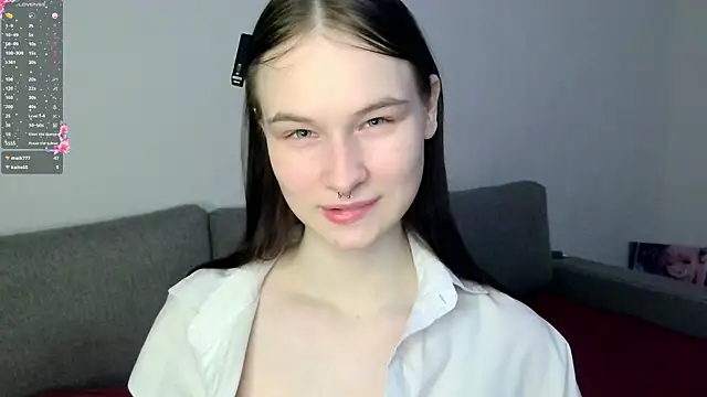 Snapshot of LolaVibe chatting on February 2026 01:13:02 AM LolaVibe online show from February 2026 01:13:02 AM