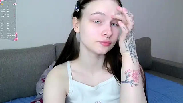 Snapshot of LolaVibe chatting on February 2026 12:54:01 AM LolaVibe online show from February 2026 12:54:01 AM