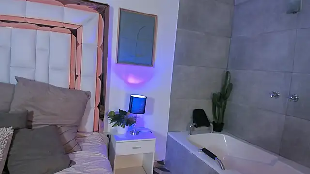 Snapshot of Violeta_dh chatting on November 2025 12:08:02 PM Violeta dh online show from November 2025 12:08:02 PM