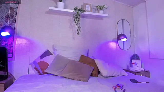 Snapshot of Violeta_dh chatting on December 2025 12:11:02 PM Violeta dh online show from December 2025 12:11:02 PM