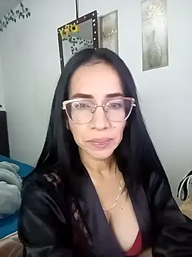 YaraDuartee online show from December 2025 11:11:02 PM