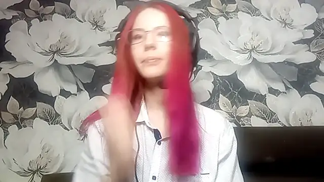 LiaCusson online show from October 2025 06:41:02 PM