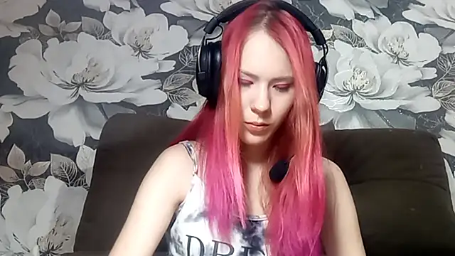 LiaCusson online show from October 2025 05:35:02 PM