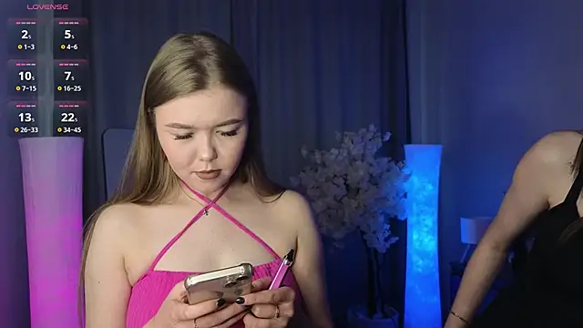 TwixieGuo online show from November 2025 10:17:01 AM