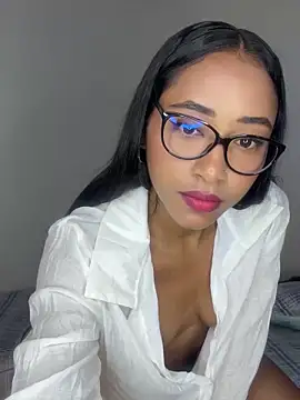 Snapshot of Soleyma_ chatting on September 2025 01:38:02 PM Soleyma  online show from September 2025 01:38:02 PM