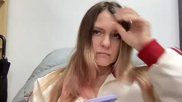 Snapshot of Milysoren chatting on March 2026 12:22:01 PM Milysoren online show from March 2026 12:22:01 PM