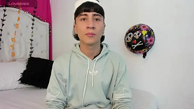 XaanderGrey online show from October 2025 03:34:01 PM