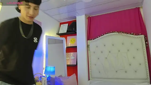 XaanderGrey online show from November 2025 07:36:02 PM