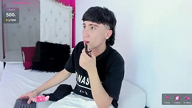 XaanderGrey online show from December 2025 07:19:02 PM