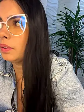 Valka Ross online show from November 2025 08:44:01 PM