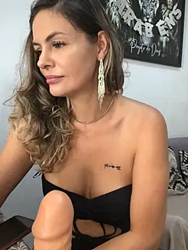 Snapshot of AlinemariaX chatting on October 2025 04:47:02 PM AlinemariaX online show from October 2025 04:47:02 PM