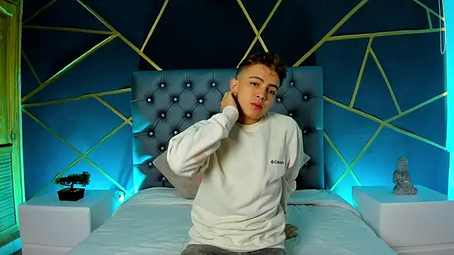 Lian Miller1  online show from October 2025 12:15:02 PM