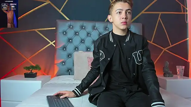 Lian Miller1  online show from October 2025 12:30:01 PM