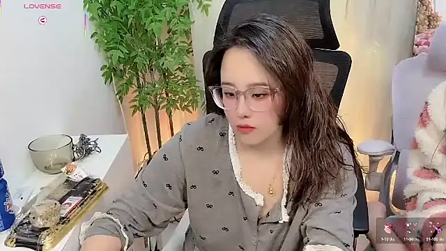 NEWONETO online show from December 2025 02:35:01 PM