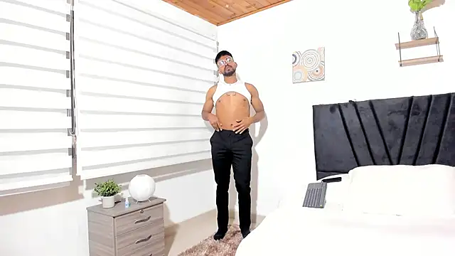 Taylormaccurdy  online show from October 2025 03:18:01 PM