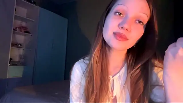 EmiIyKitty online show from October 2025 08:31:01 PM