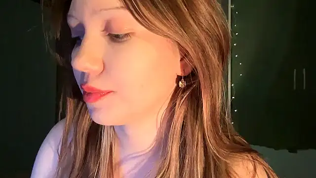 EmiIyKitty online show from October 2025 08:13:02 PM